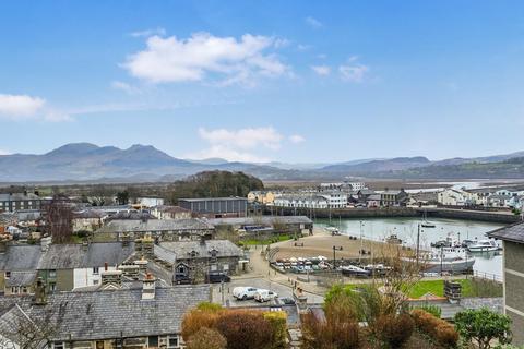 5 bedroom house for sale, Garth Terrace, Porthmadog