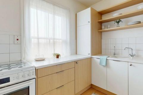2 bedroom apartment for sale, Montague Road, TW10