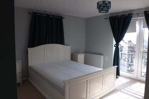 3 bedroom flat to rent, Roxby Court, Cardiff,