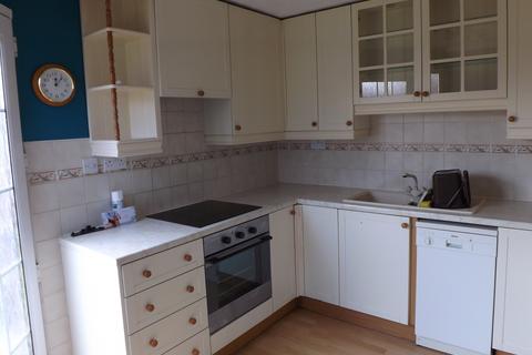 3 bedroom flat to rent, Roxby Court, Cardiff,