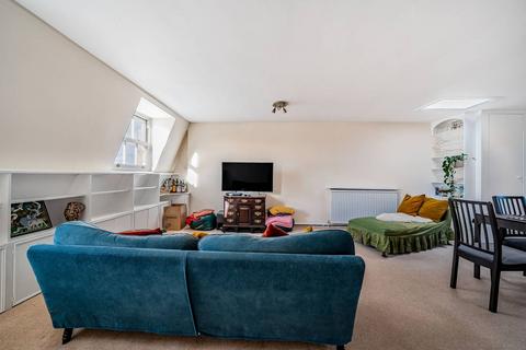 3 bedroom flat to rent, Gloucester Street, Pimlico, London, SW1V