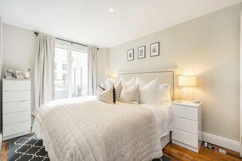 2 bedroom flat for sale, Smugglers Way, London SW18