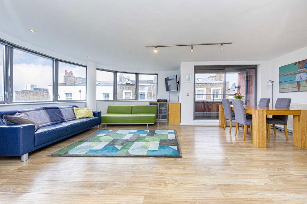 York Way, London N7 2 bed flat - £525,000
