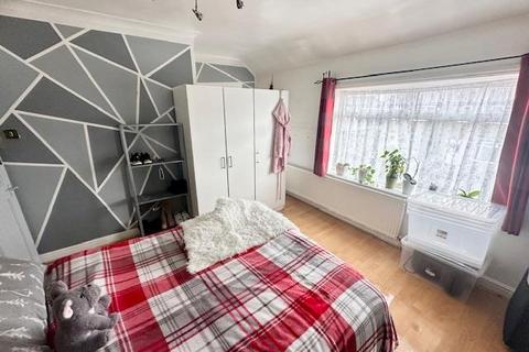 2 bedroom end of terrace house for sale, Mile Cross Gardens, Halifax