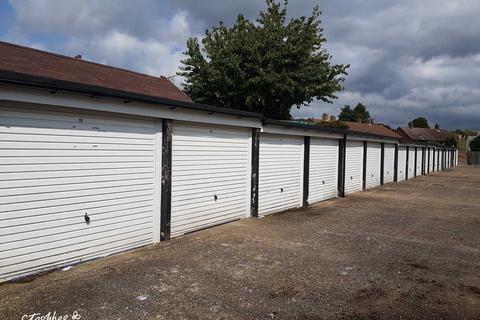 Garage to rent, Mounthurst Road, Bromley BR2