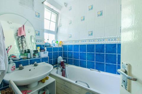 2 bedroom flat to rent, Cahir Street, E14, Isle Of Dogs, London, E14