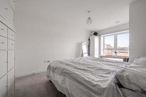 2 bedroom apartment for sale, Palmer Court, 5 Pitcher Lane, Ashford, TW15