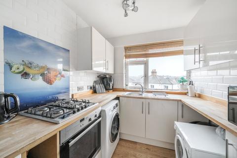 2 bedroom flat for sale, Creswell Corner, Anchor Hill, Knaphill, GU21