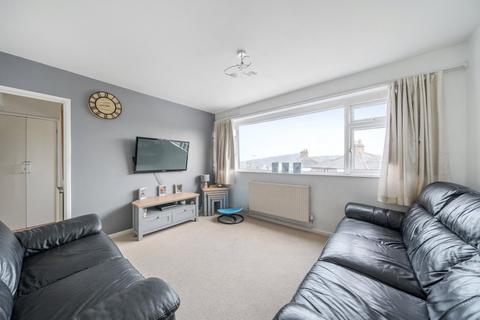 2 bedroom flat for sale, Creswell Corner, Anchor Hill, Knaphill, GU21