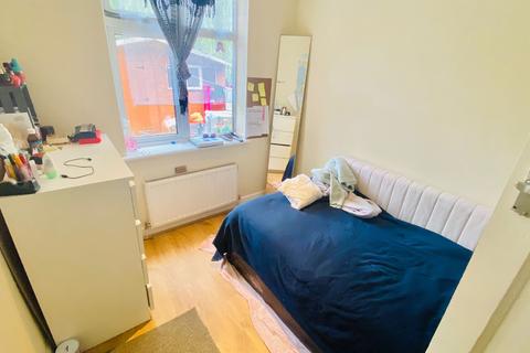 1 bedroom flat to rent, BEAUTIFUL SINGLE ROOM | AVAILABLE NOW, Woodford Green IG8