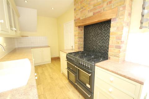 3 bedroom house to rent, Oakfields, Guildford