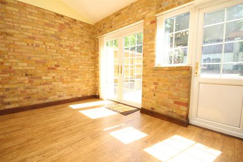 3 bedroom house to rent, Oakfields, Guildford