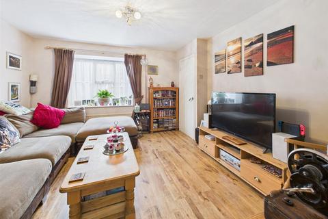 3 bedroom semi-detached house for sale, Isis Close, Aylesbury HP21