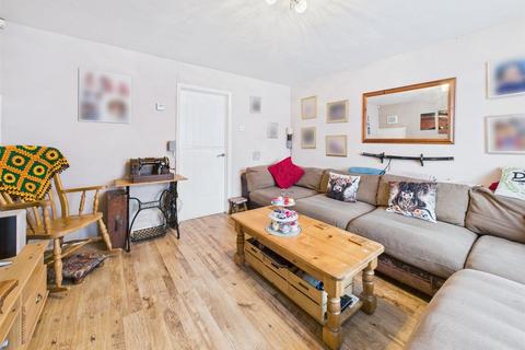 50 Isis Close, Aylesbury, HP21 9LY