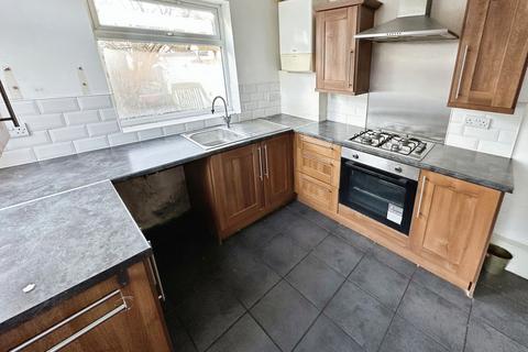 2 bedroom semi-detached house to rent, Barton Road, Manchester, M30