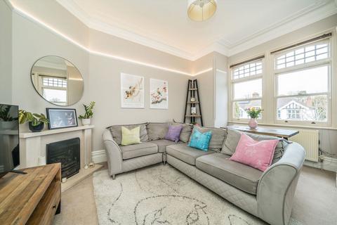 2 bedroom flat for sale, Grove Road, Surbiton KT6