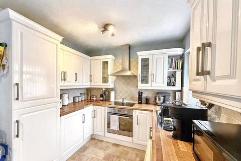 2 bedroom semi-detached house for sale, Hexham Road, Throckley, Newcastle upon Tyne, Tyne and Wear, NE15 9ED