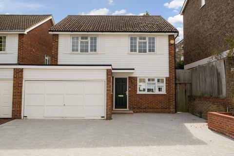 4 bedroom detached house to rent, Kings Avenue Bromley BR1