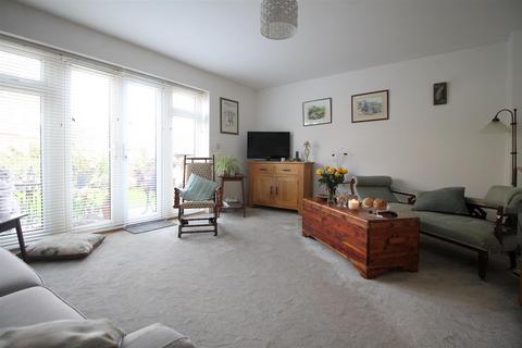 46 Cartmel Road, Daventry, NN11 2PP