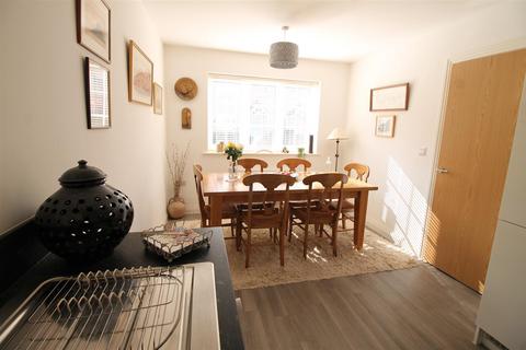 46 Cartmel Road, Daventry, NN11 2PP