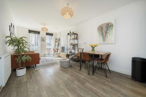 1 bedroom flat for sale, Colonnade Gardens, London W3