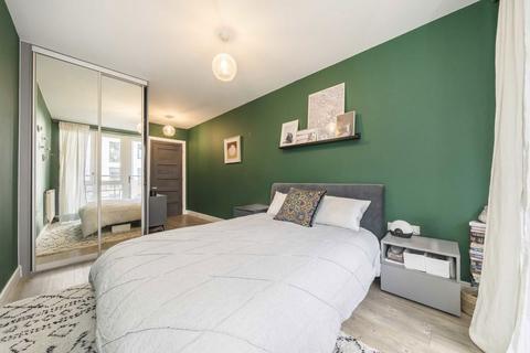 1 bedroom flat for sale, Colonnade Gardens, London W3