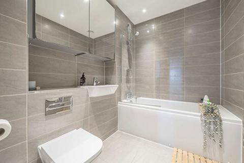 1 bedroom flat for sale, Colonnade Gardens, London W3