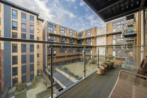 1 bedroom flat for sale, Colonnade Gardens, London W3