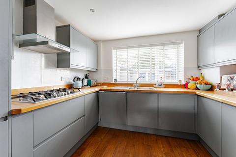 4 bedroom end of terrace house for sale, Ormesby Road, Badersfield