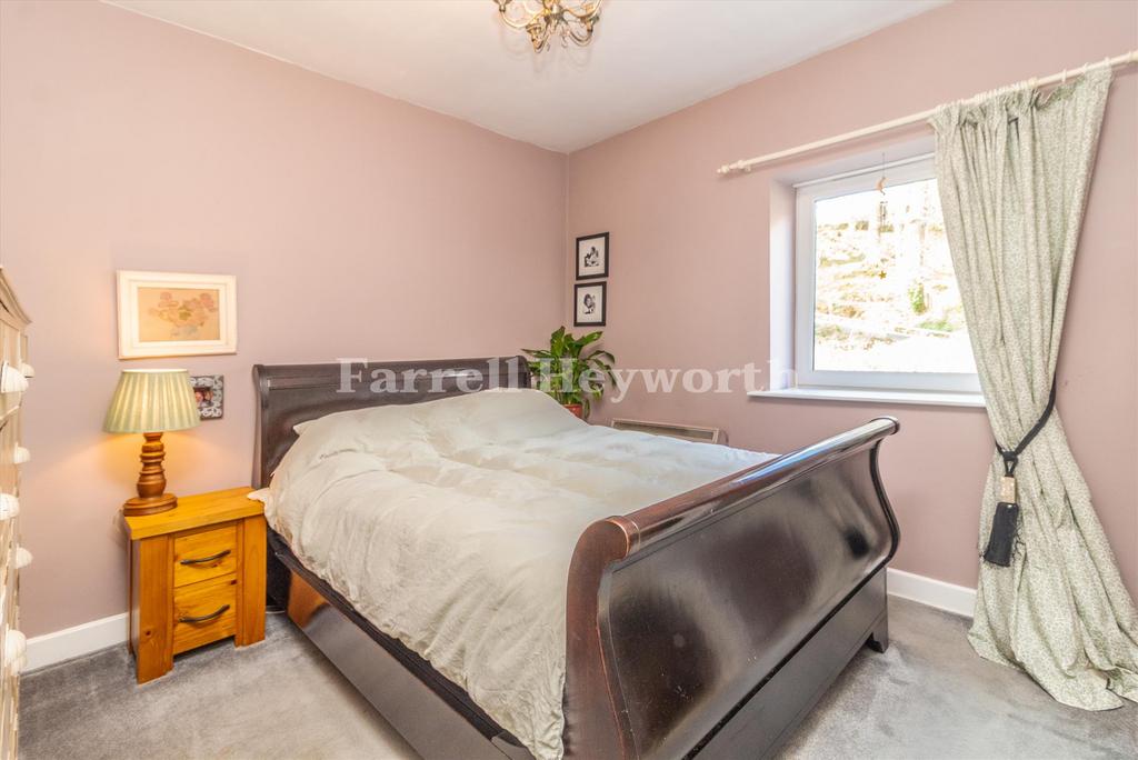 Bedroom 1 image 2