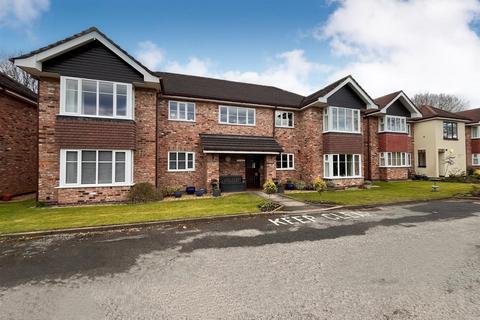 2 bedroom flat for sale, Woodacres Court, Wilmslow