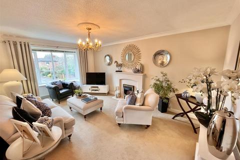 2 bedroom flat for sale, Woodacres Court, Wilmslow