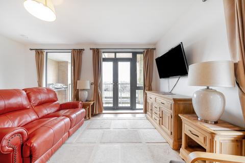 2 bedroom flat for sale, Tentlow Lane, Southall, UB2