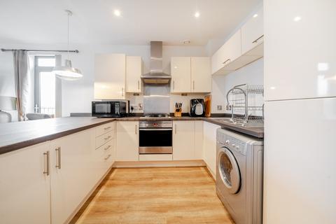 2 bedroom flat for sale, Tentlow Lane, Southall, UB2