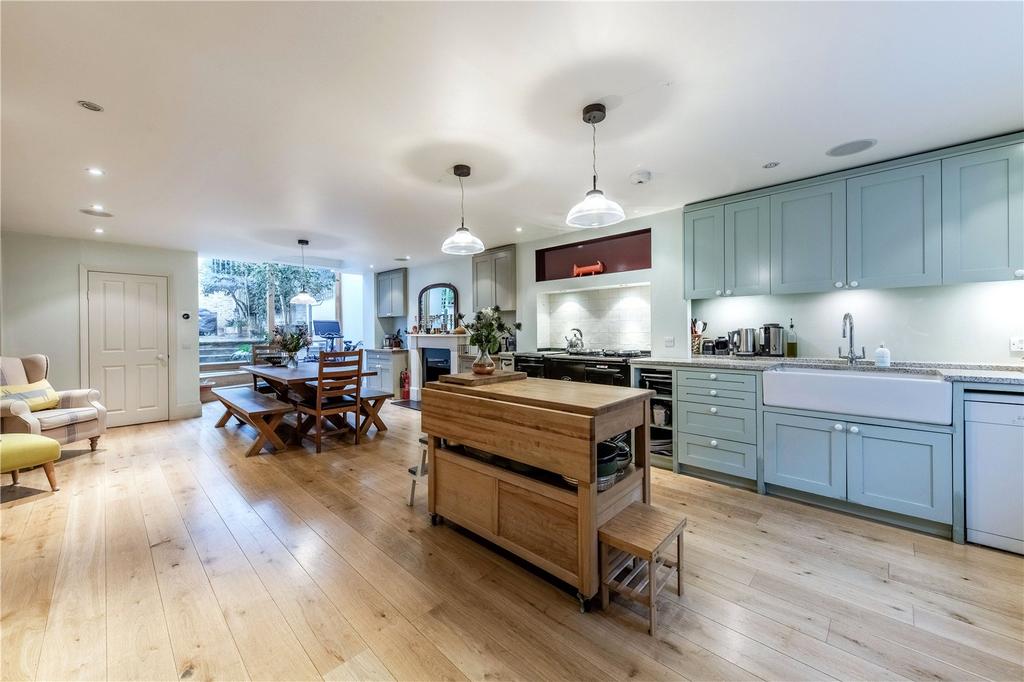 Kitchen/Dining Area