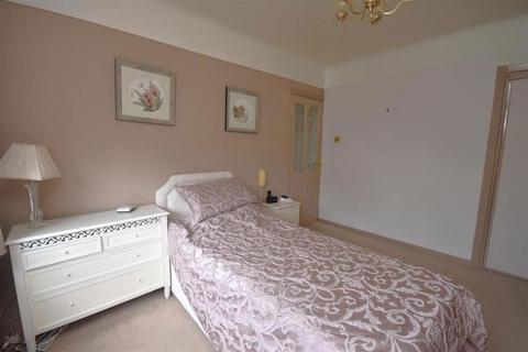Langdale Palace Hey, Ness, Neston, CH64 4BH