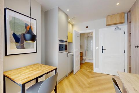 Studio to rent, Draycott Avenue, London SW3
