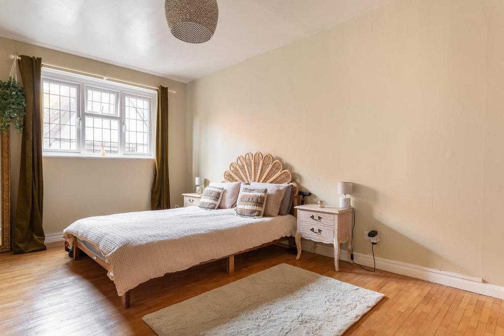 Tudor Close-1.jpg