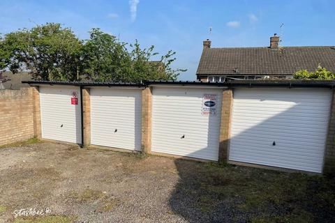 Garage to rent, Bettescombe Road, Gillingham ME8