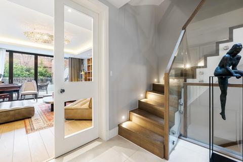 27 Rainsborough Square, London, SW6 1DQ