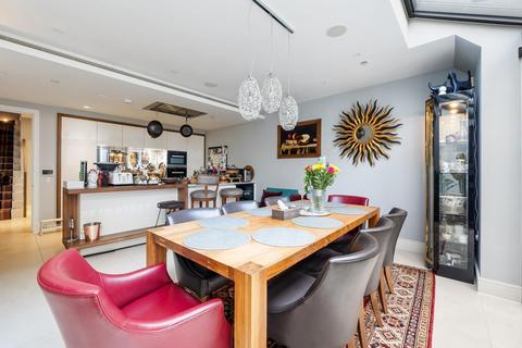 27 Rainsborough Square, London, SW6 1DQ