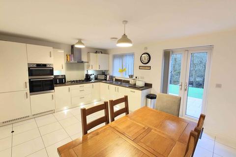 4 bedroom semi-detached house for sale, Beck Road, Sowerby Bridge HX6