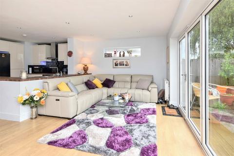 6 Connaught Gardens, Shoeburyness, Southend-on-sea, SS3 9LS