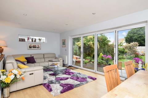 6 Connaught Gardens, Shoeburyness, Southend-on-sea, SS3 9LS