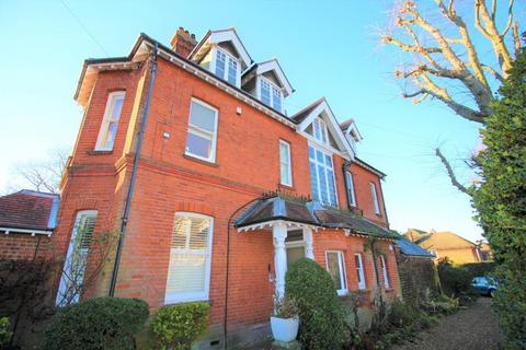 2 bedroom flat to rent, 9 Pit Farm Road, Guildford GU1