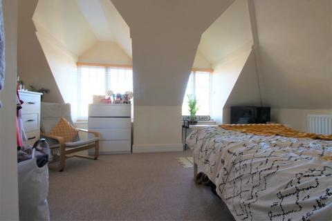 2 bedroom flat to rent, 9 Pit Farm Road, Guildford GU1