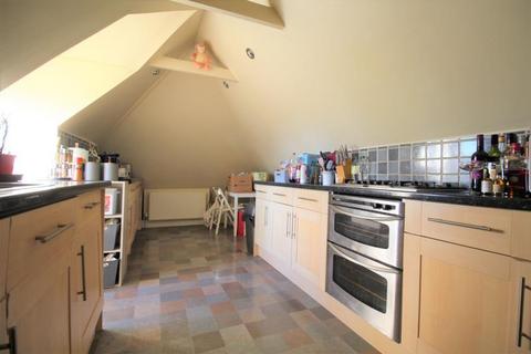 2 bedroom flat to rent, 9 Pit Farm Road, Guildford GU1