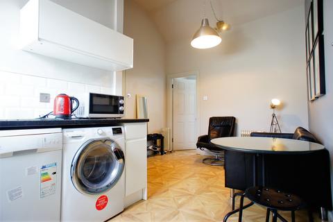 3 bedroom apartment to rent, The Mews, City Centre, Newcastle Upon Tyne