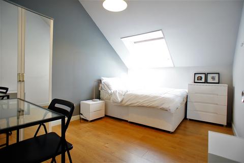 3 bedroom apartment to rent, The Mews, City Centre, Newcastle Upon Tyne