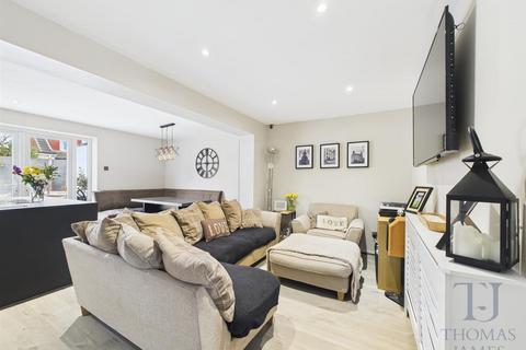 3 bedroom semi-detached house for sale, Quinton Close, Silverdale. Nottingham